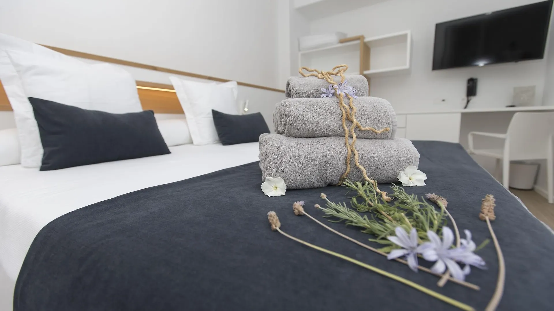 Hotel Anfora Ibiza Es Cana 4*,